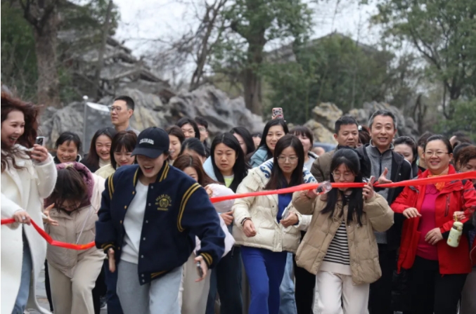 市城投集團(tuán)開(kāi)展“團(tuán)結(jié)一心 拼搏進(jìn)取 奮戰(zhàn)2025”迎新年登山、健步走活動(dòng)